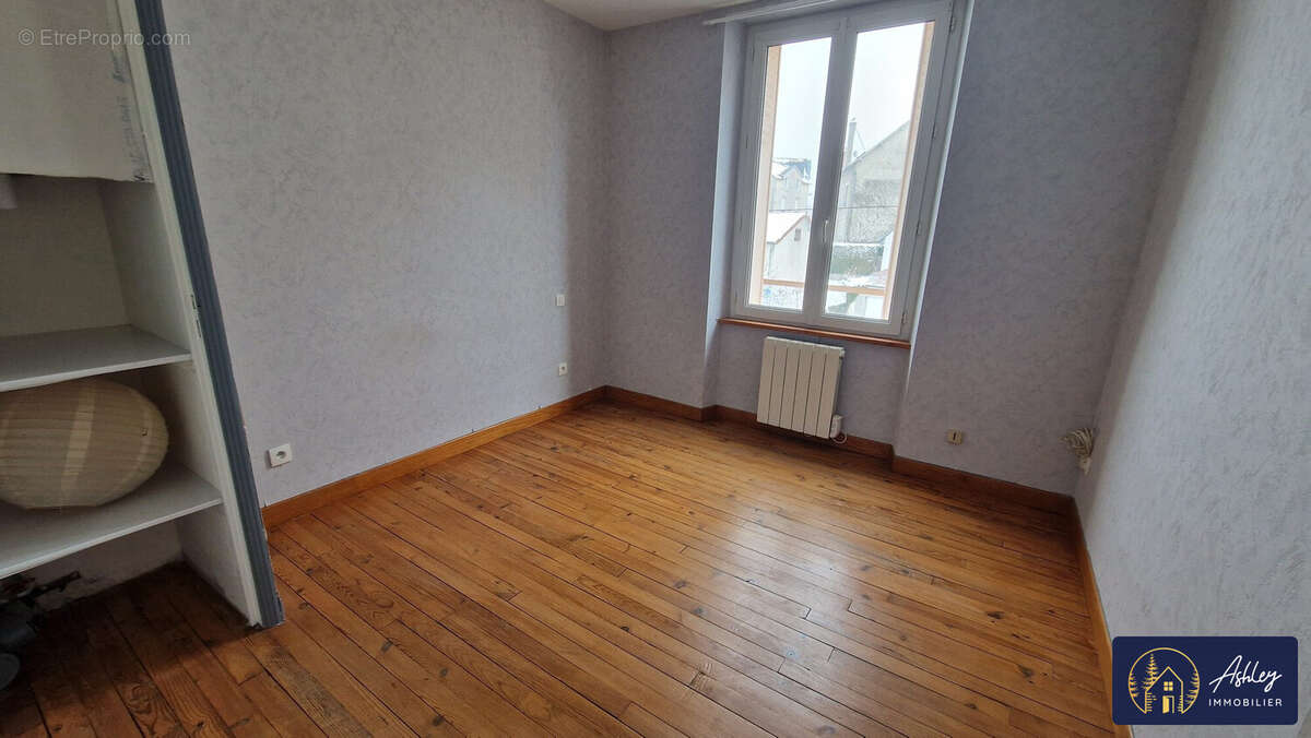 Immeuble 6 appartements RIOM-ES-MONTAGNES - Appartement à RIOM-ES-MONTAGNES