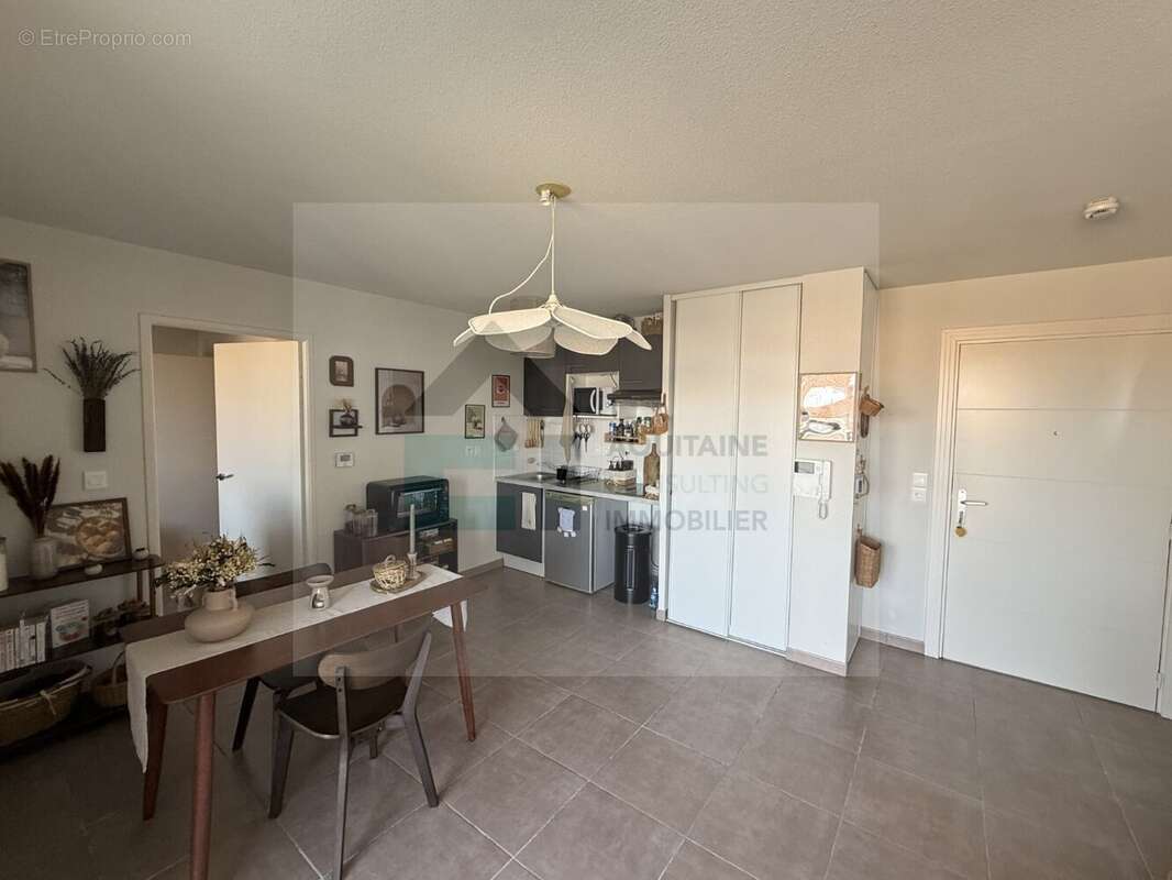 Appartement à BEAUZELLE