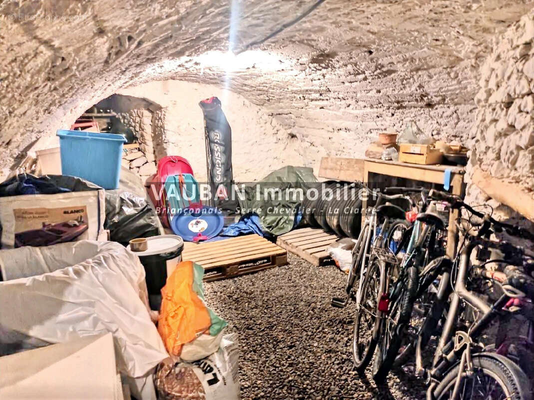 Deux appartements T4 + T2 & Greniers aménageables + Cave - photo 12
