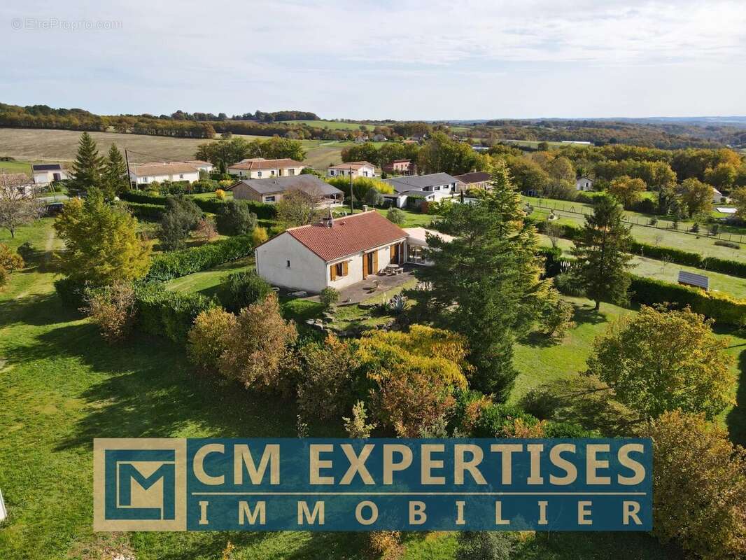 Maison à LEGUILLAC-DE-L&#039;AUCHE