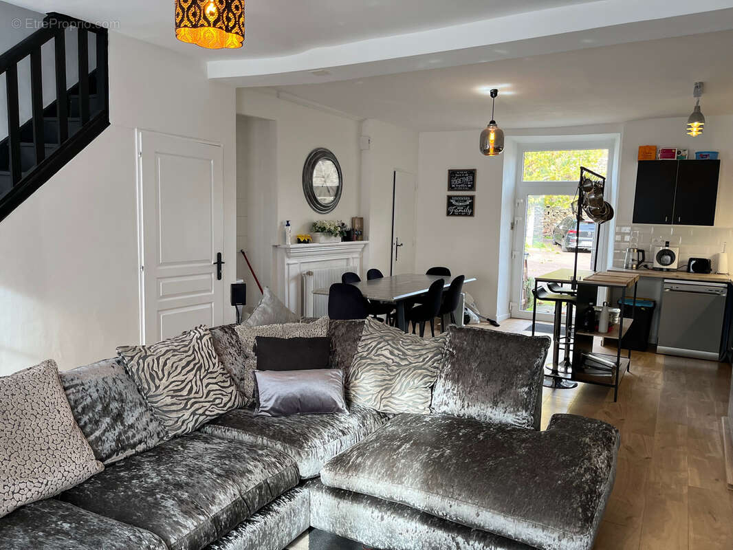 Maison à COUSSAC-BONNEVAL