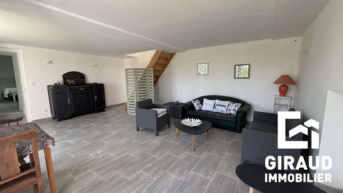 Maison 117 m² à Breuil-Barret  - photo 6