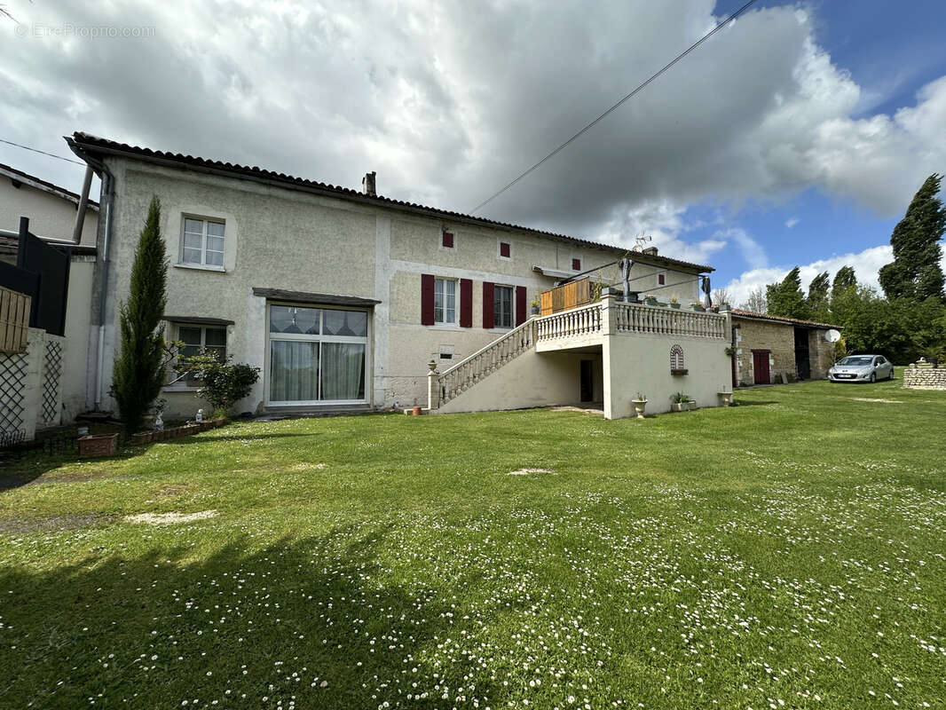 Maison à CHALLIGNAC