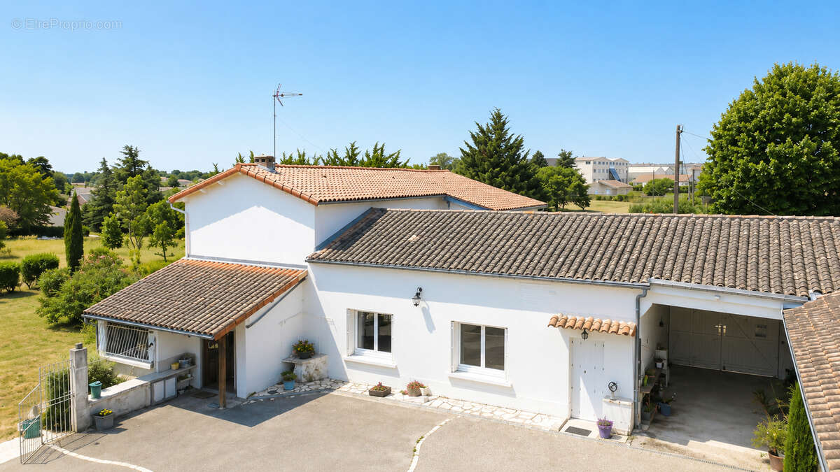Maison à SAINT-YRIEIX-SUR-CHARENTE