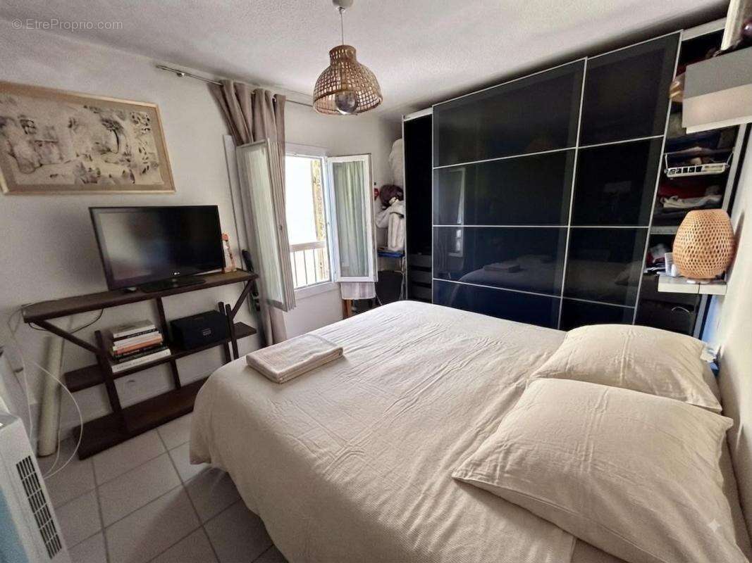 À vendre : t4 rénové de 67 m² avec parking et cave - cogolin centre-ville - photo 4
