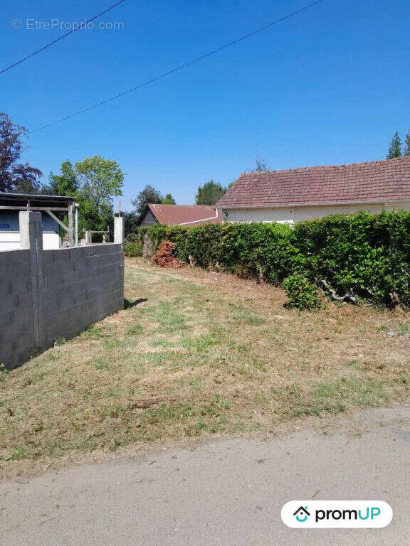 Terrain à MONTEROLIER