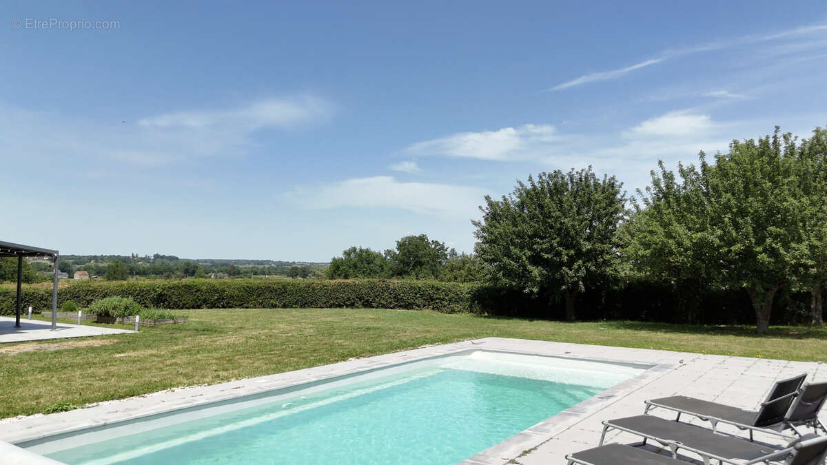 Maison à CERCY-LA-TOUR