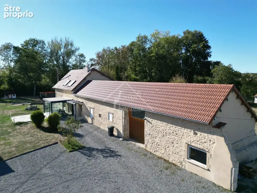 Maison à ETROUSSAT