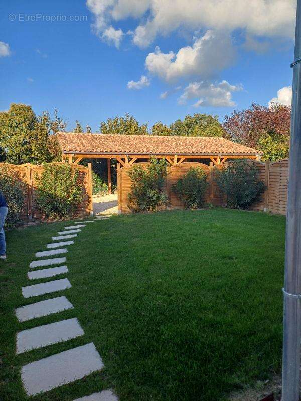 Maison à LE PUY-SAINTE-REPARADE