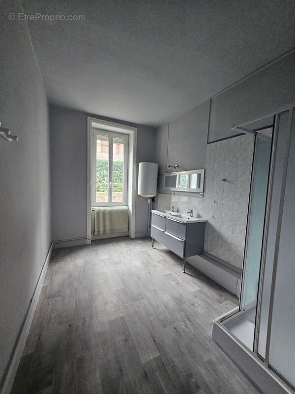 Appartement à BOURG-DE-THIZY