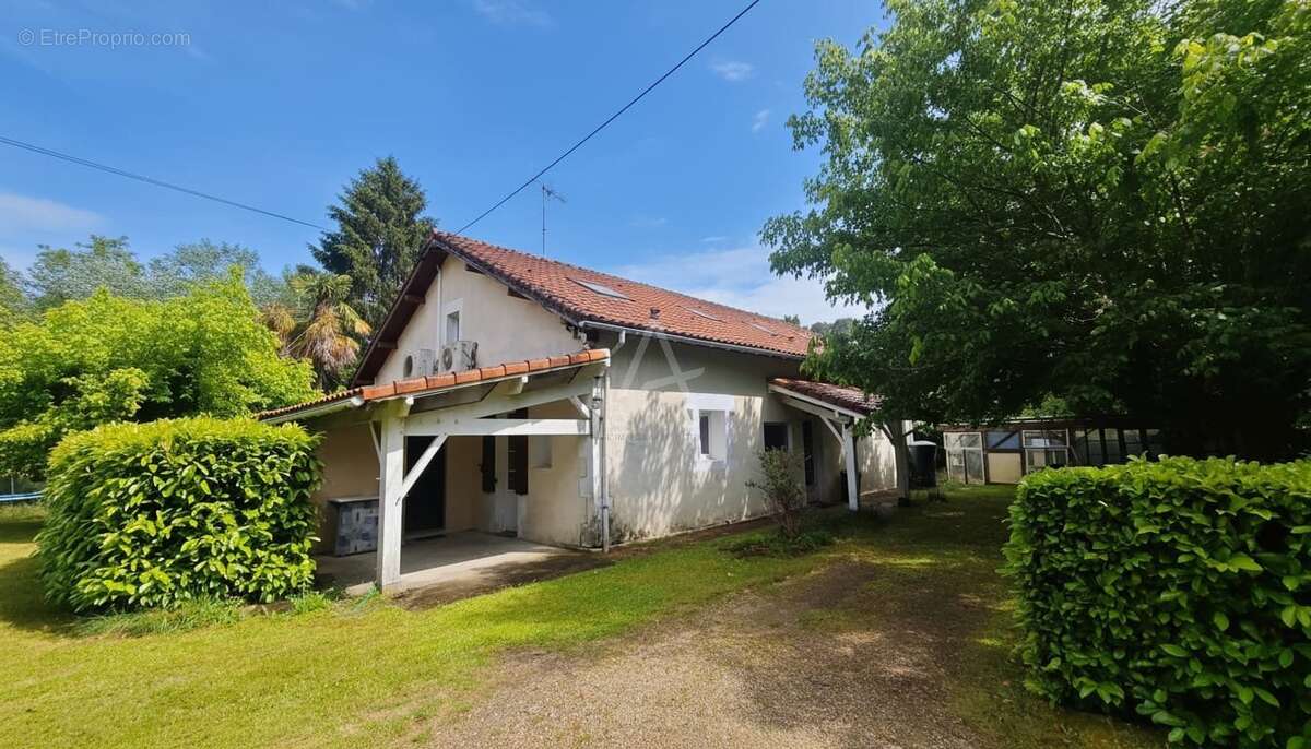 Maison à BOURRIOT-BERGONCE