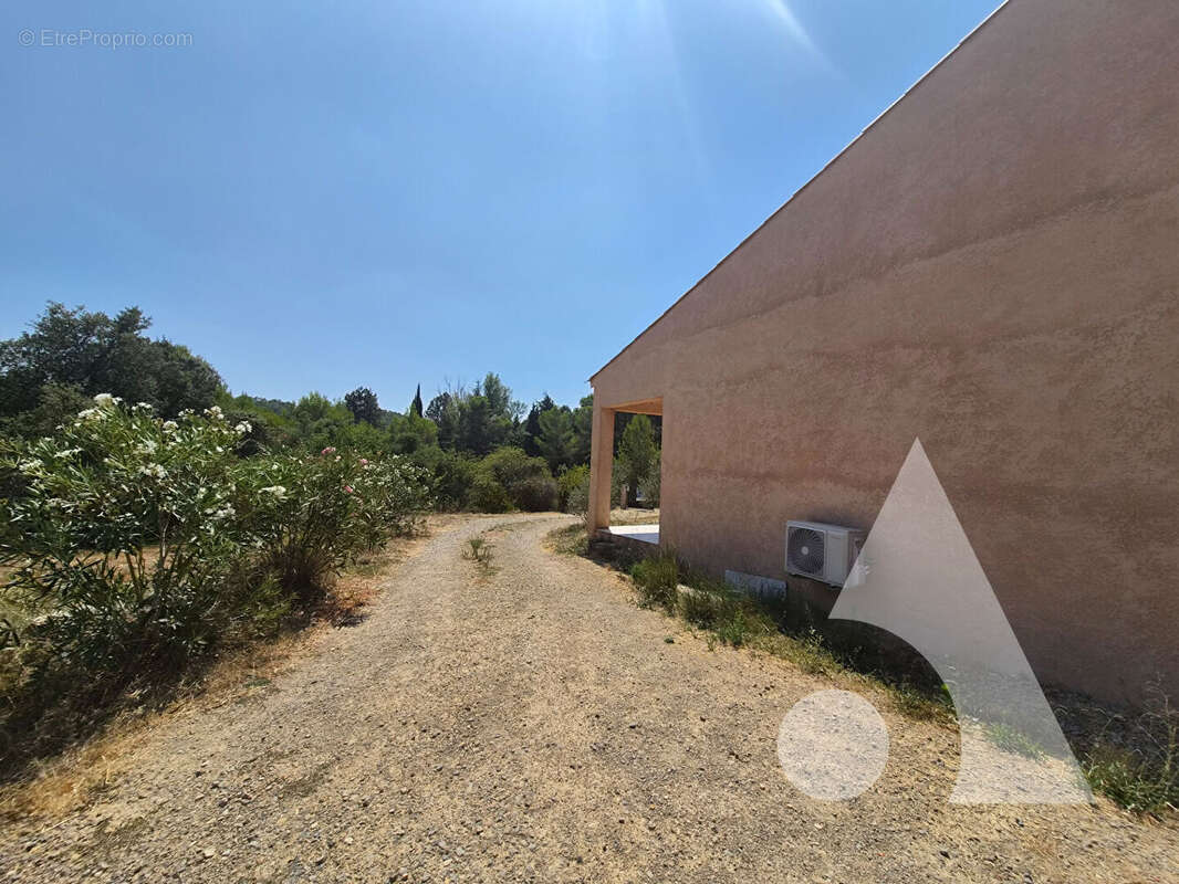 SILLANS-LA-CASCADE ? Maison de plain-pied de 88 m² sur terrain de 1.500 m² ? 282.000 - photo 18