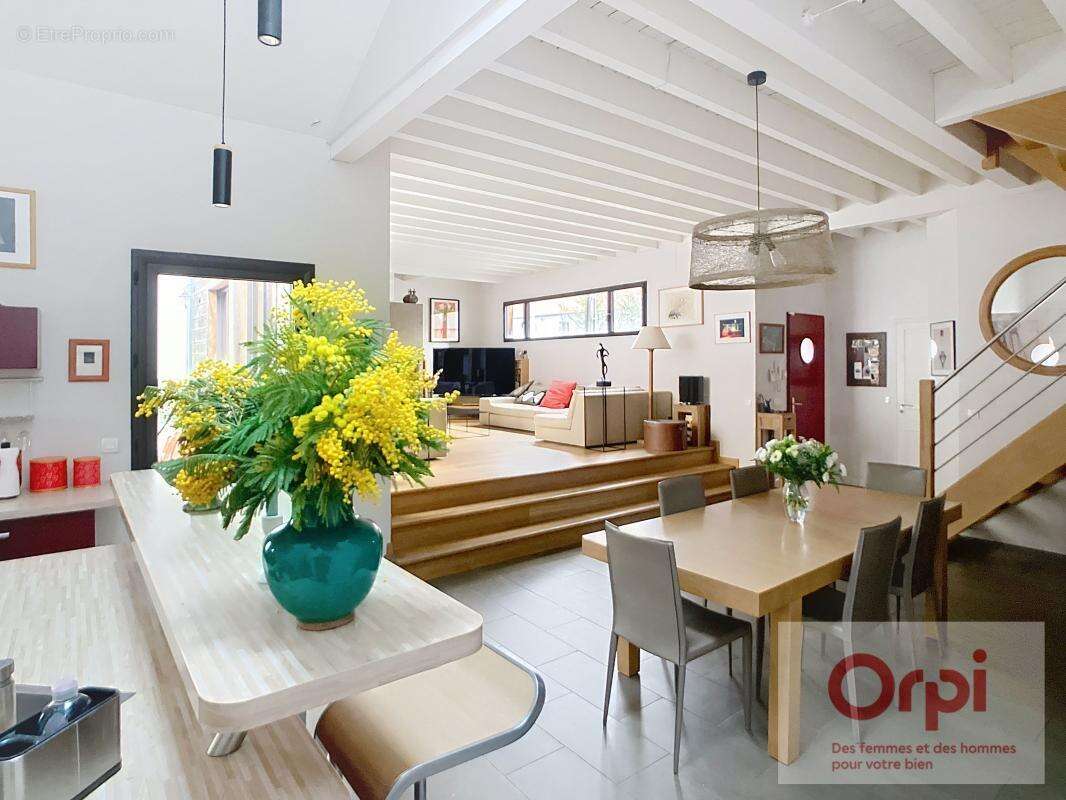 Maison à ISSY-LES-MOULINEAUX