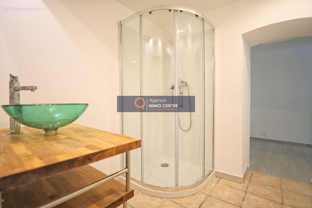 Appartement à SOLLIES-TOUCAS
