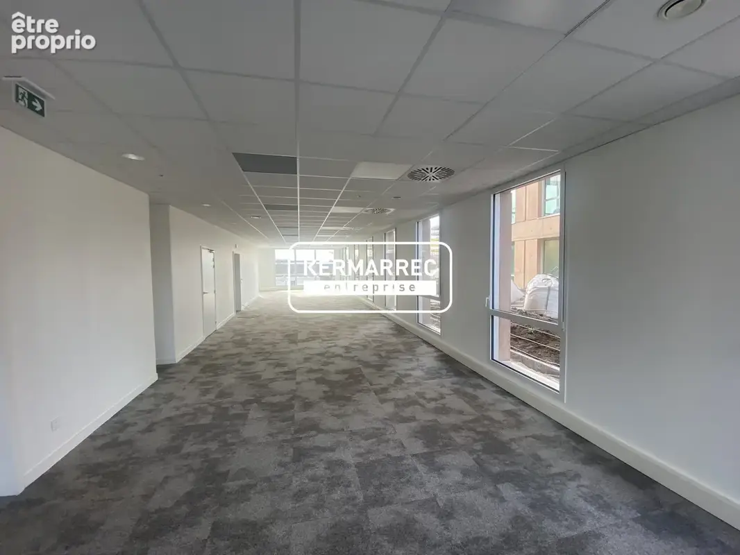 Commerce 969 m² à vendre à Saint-Jacques-De-La-Lande (35136) - photo 3