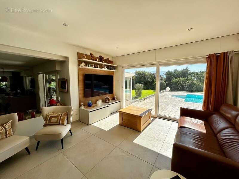 Maison à CONTAMINE-SUR-ARVE