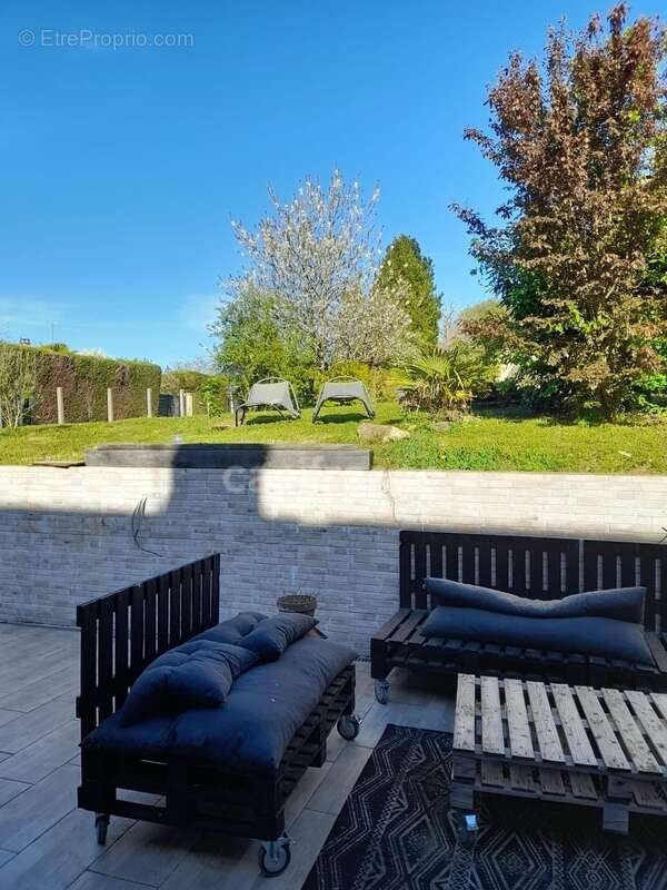 Maison à NEUVILLE-SUR-SARTHE