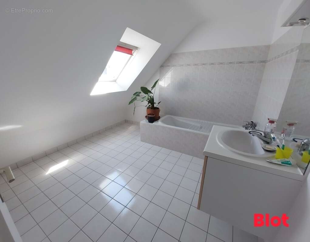 Maison 110 m² à Saint-Gregoire  - photo 7