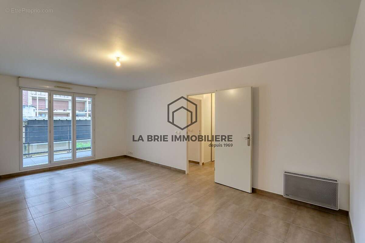 Appartement 69 m² à Viry-Chatillon  - photo 2