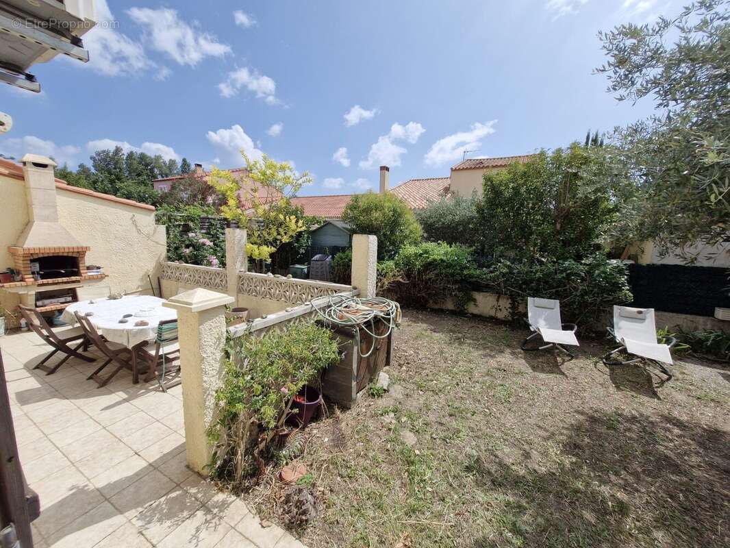 Maison à SAINT-LAURENT-DE-LA-SALANQUE