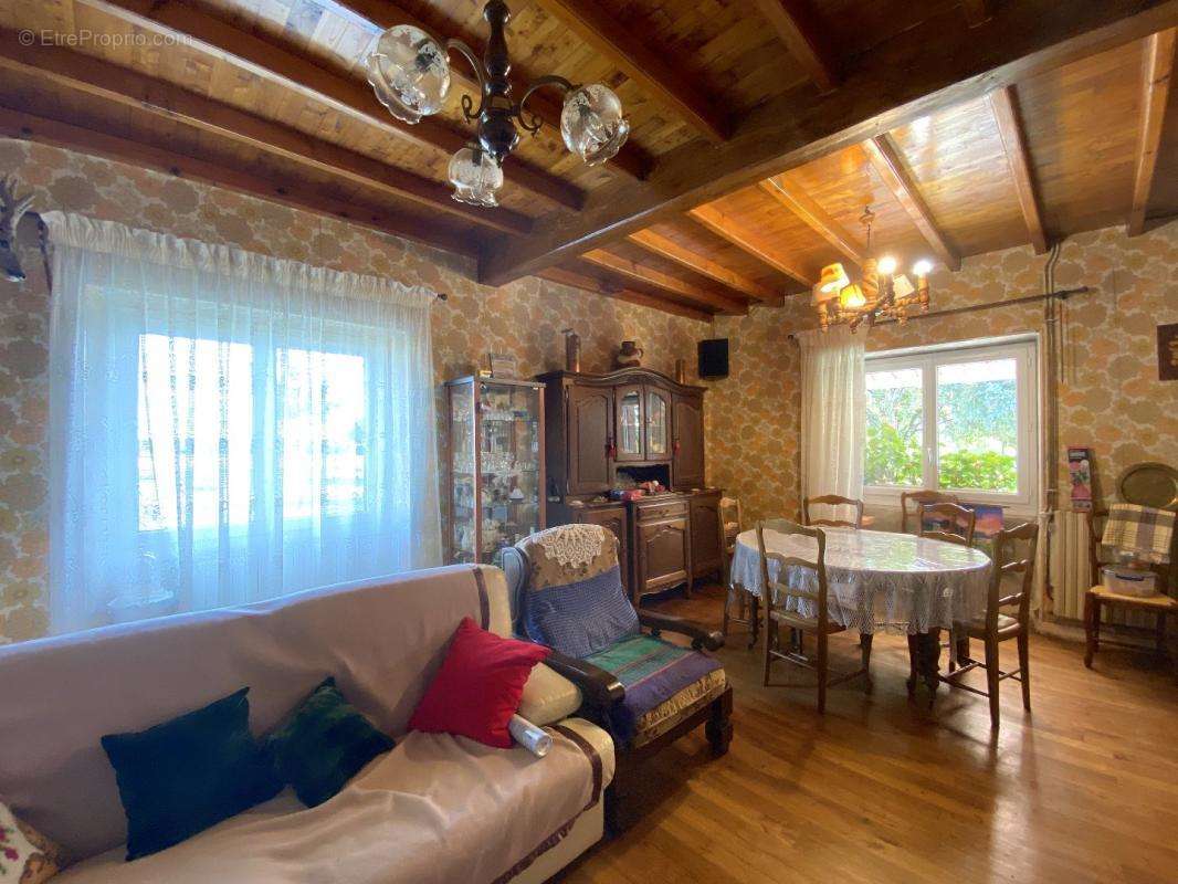 Maison à VILLEBOIS-LAVALETTE