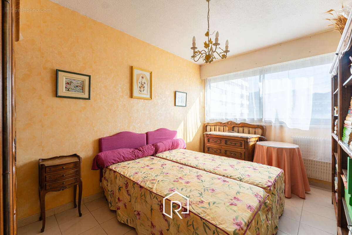 Appartement à MARSEILLE-4E