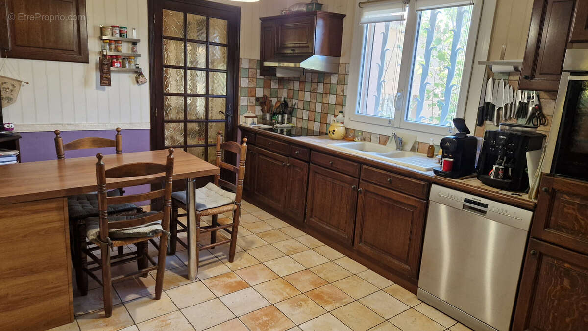 Langlade, en vaunage, villa traditionnelle r+1 avec dependances - photo 11