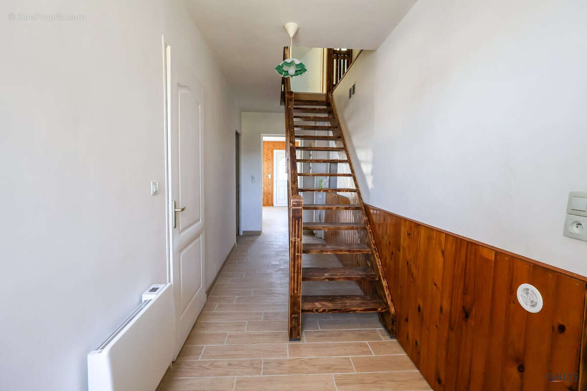Maison à CHAILLEVETTE