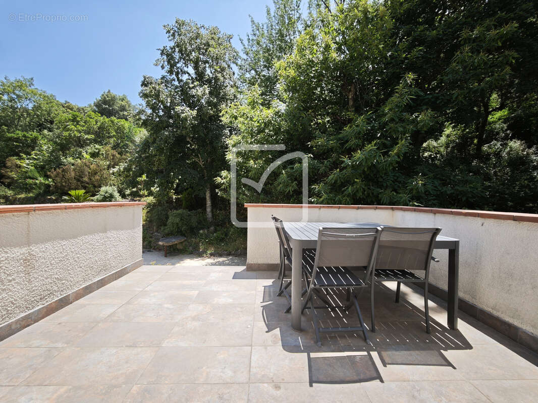 Magnifique propriété de deux appartements au calme de la nature! Vue exceptionnelle sur les montagnes! - photo 10