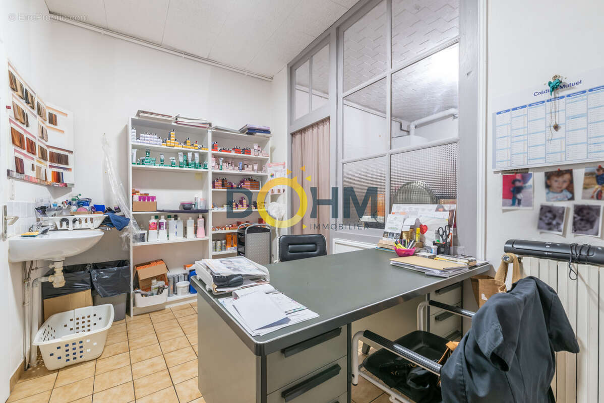 Commerce à AIGUILHE