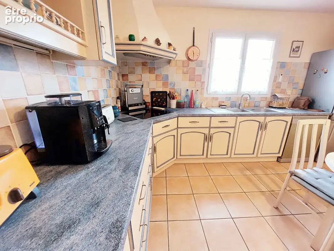 Villa de 150 m² sur sous sol complet  de 110 m² + dépendance + piscine terrain 1353m² - photo 9