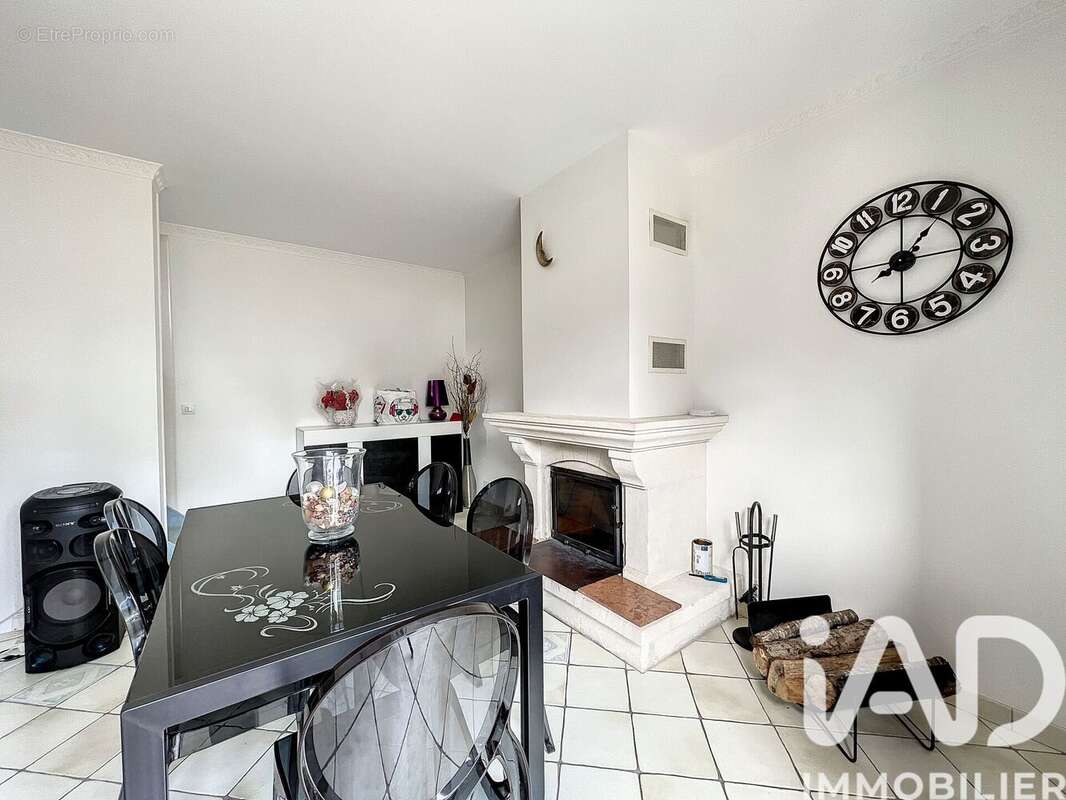 Photo 2 - Appartement à COMBS-LA-VILLE
