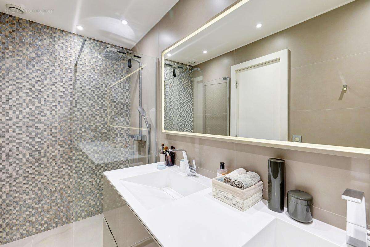 Appartement à PARIS-8E