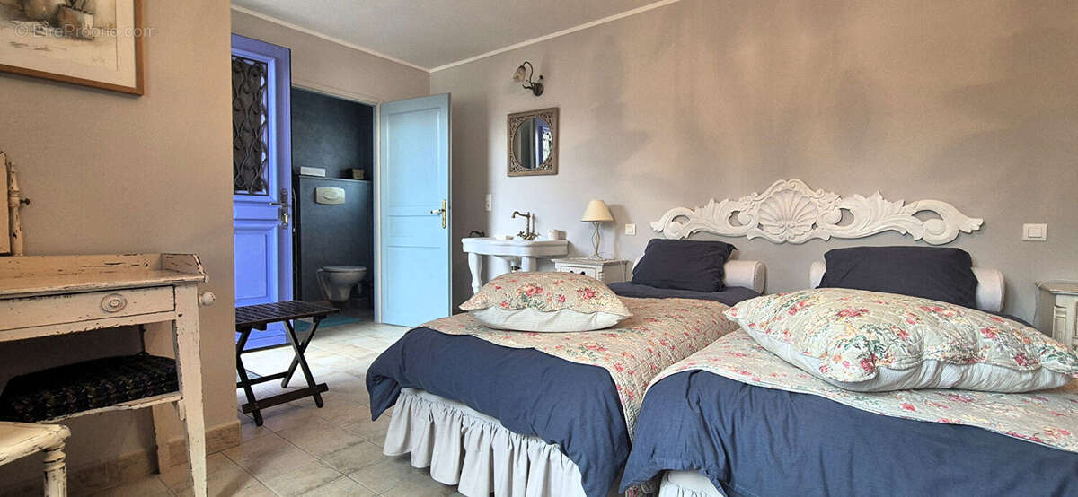 Propriété 220 m2 sur 2274m2 de terrain prés de Goudargues - photo 10
