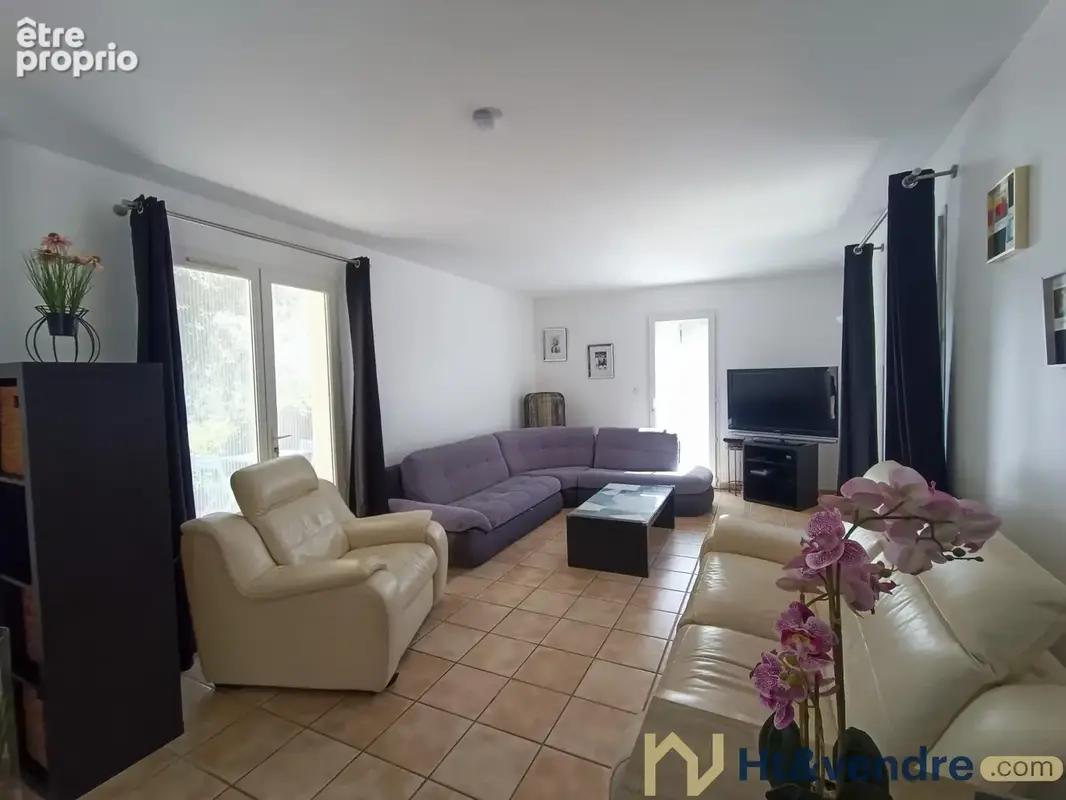 GIENS   Maison au calme, grand jardin, terrasses et vue mer - photo 4