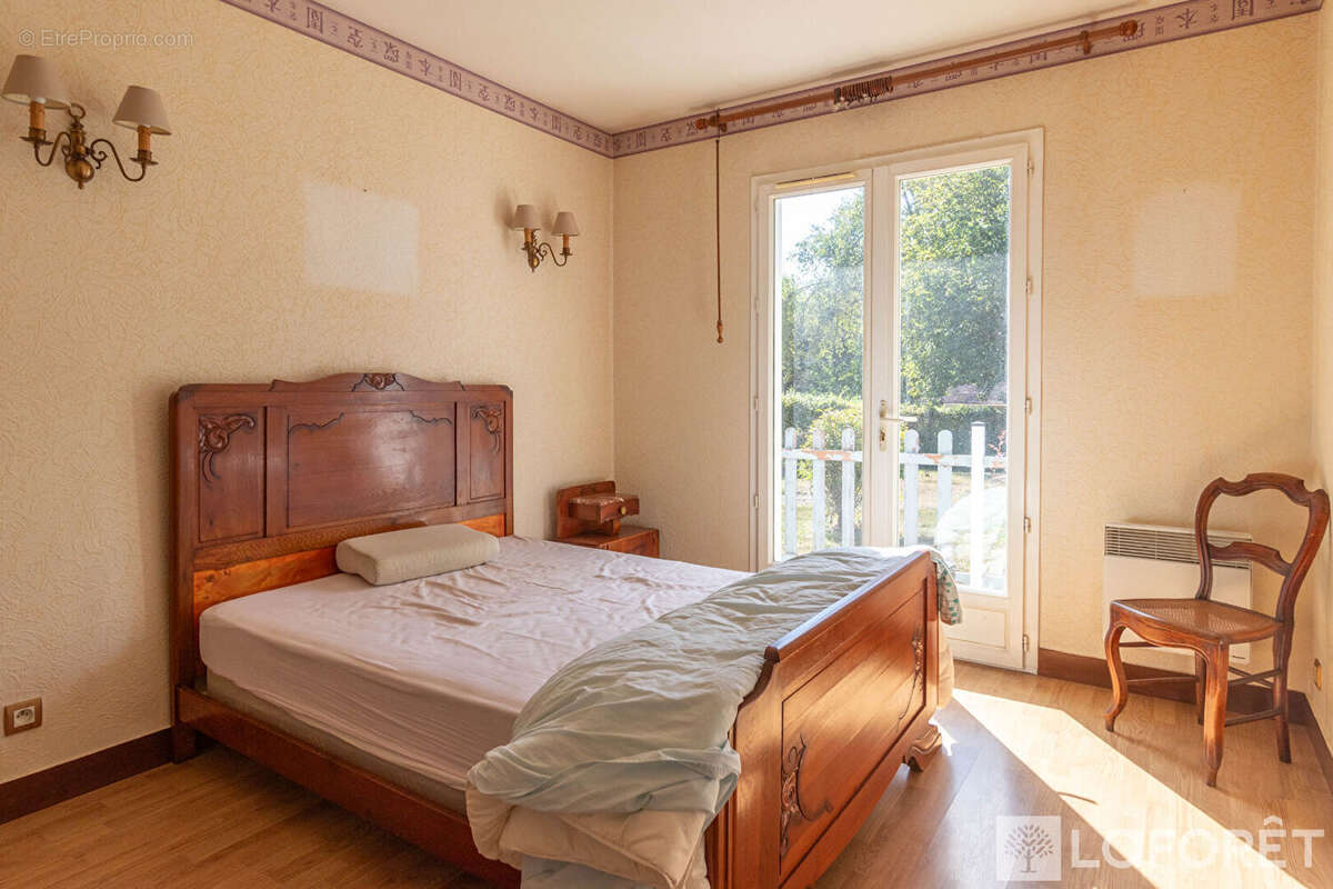 Maison à LA CHAPELLE-GONAGUET