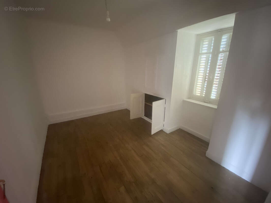 Appartement à MONCEAUX-SUR-DORDOGNE