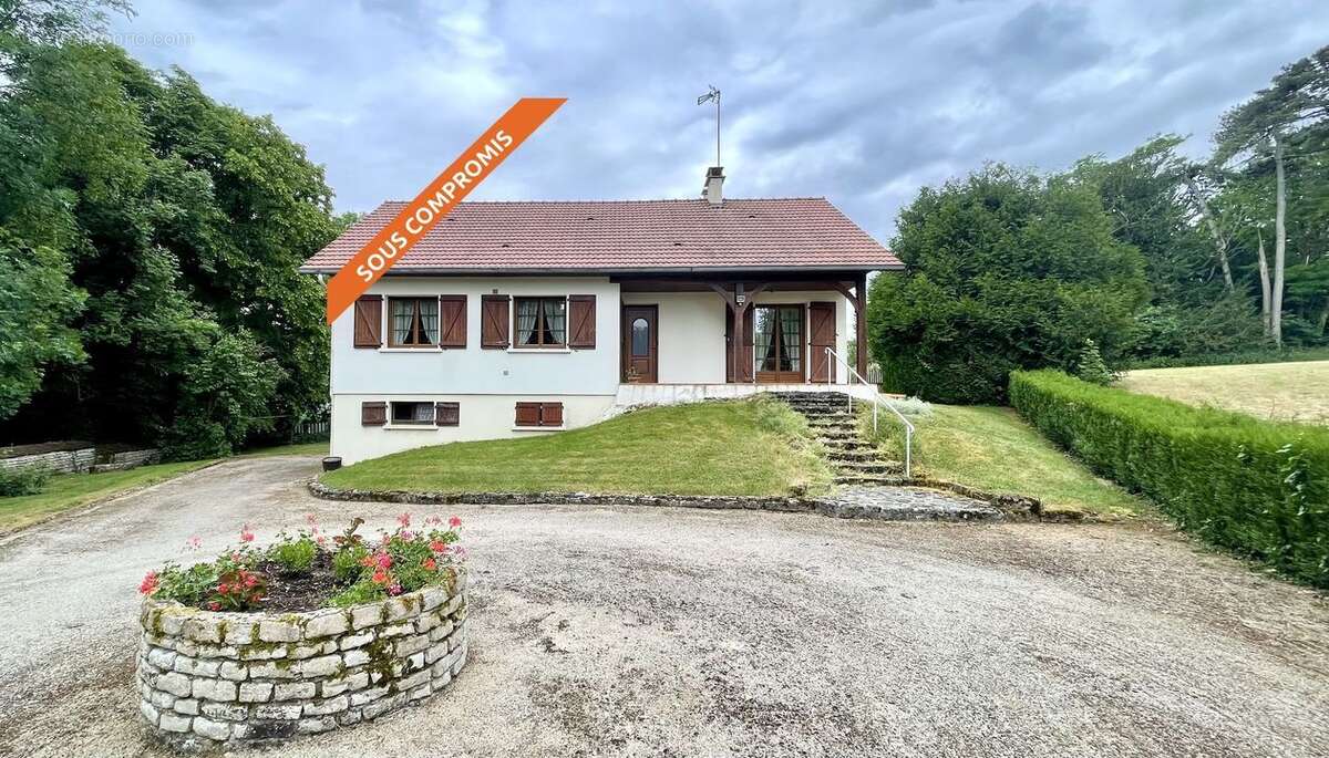 Maison à BRENNES