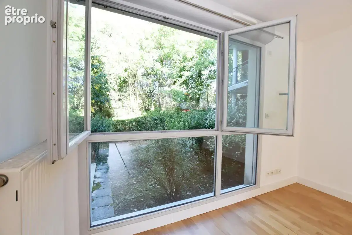 Appartement T2 À Vendre avec garage fermé / résidence sécurisée / parc arboré avec piscine - photo 8
