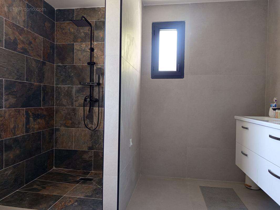 Villa neuve contemporaine 220m²  4 chambres sur terrain de 1200m² Donzère 465 000HAI - photo 14