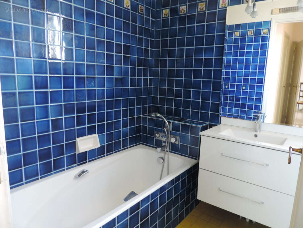 Dpt Ain (01), à vendre BOURG EN BRESSE, appartement T3 de 109 m² au sixième étage avec vue panoramique, balcon, cave et garage - photo 11