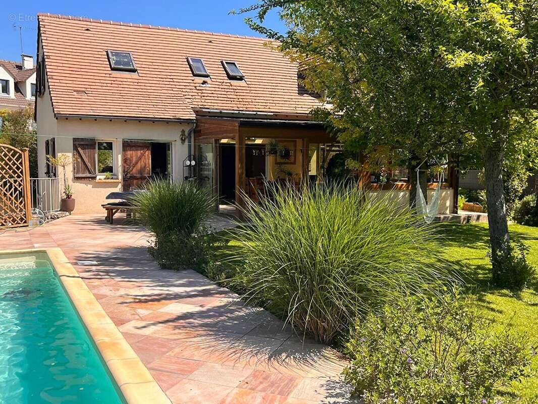 Maison à SAINT-NOM-LA-BRETECHE