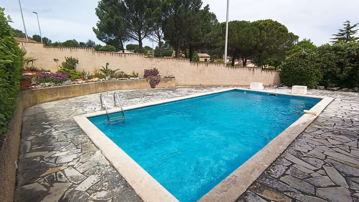 Maison à VILLEMOUSTAUSSOU