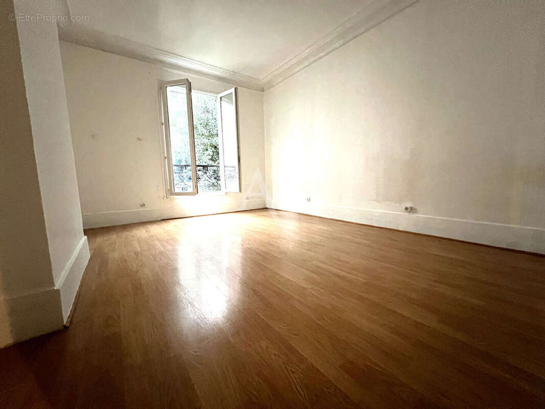 Appartement à PARIS-14E