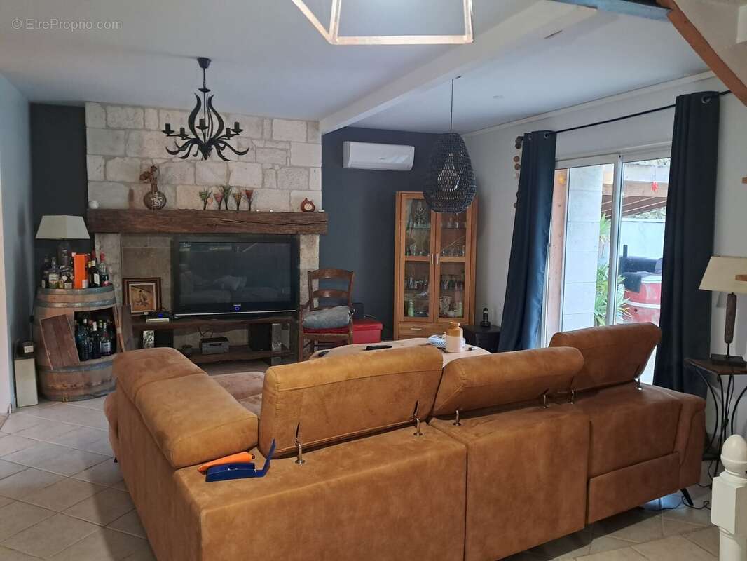 Maison à SAINTE-COLOMBE-EN-BRUILHOIS