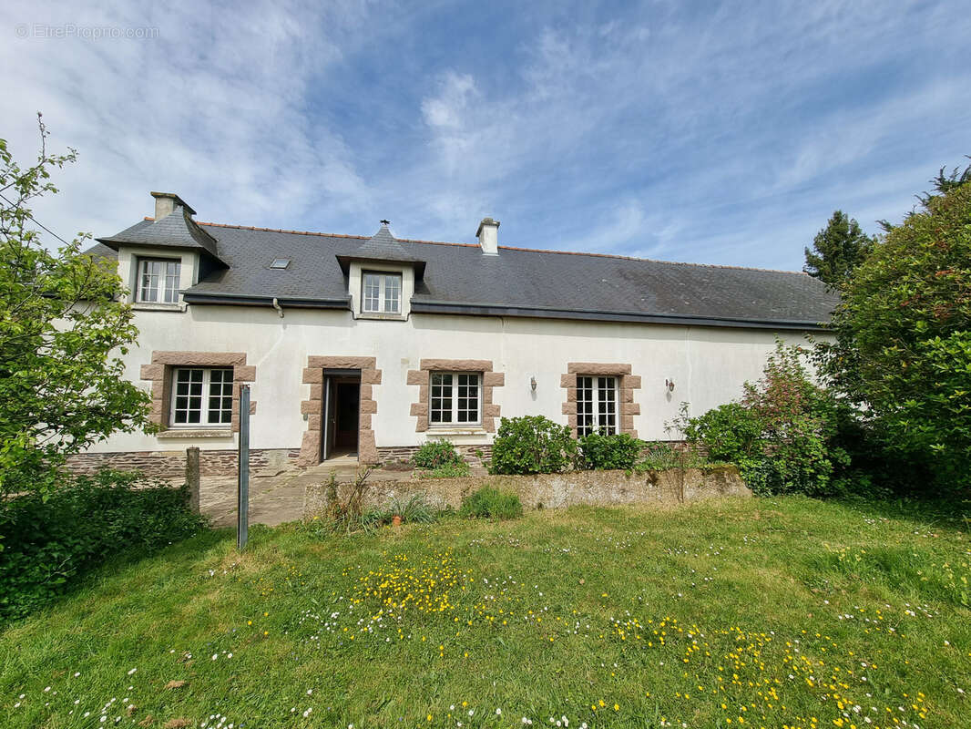 Maison à NOYAL-CHATILLON-SUR-SEICHE