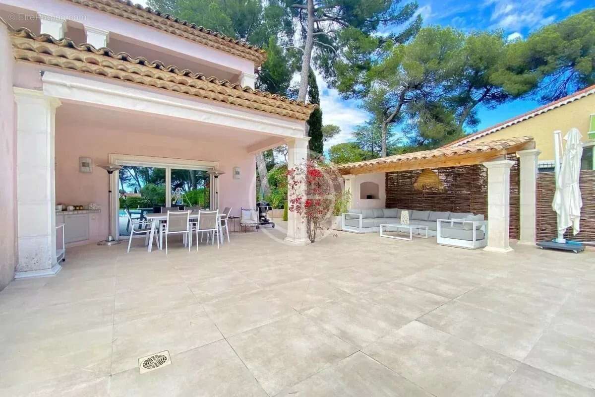 Belle villa provencale - commerces à pieds - photo 2