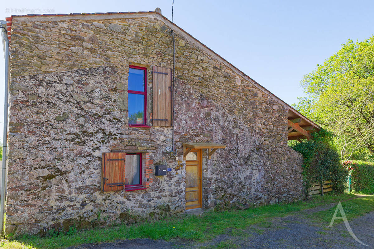 Maison à SAINT-ETIENNE-DU-BOIS