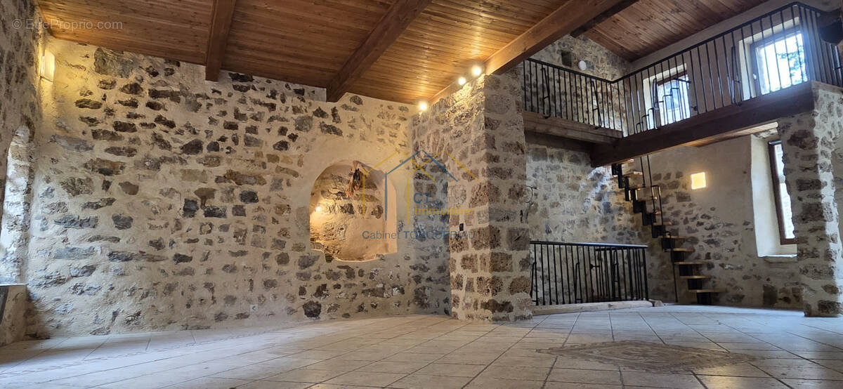 Maison à SAINT-GUILHEM-LE-DESERT