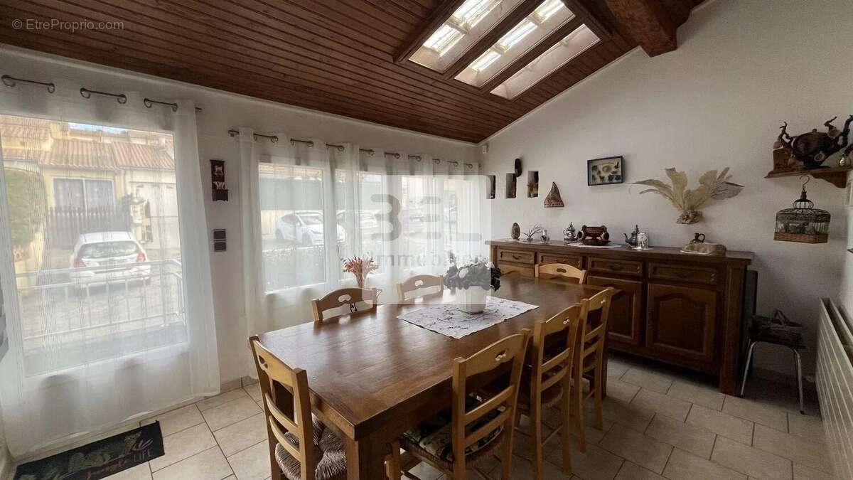 Maison à LAUDUN-L'ARDOISE